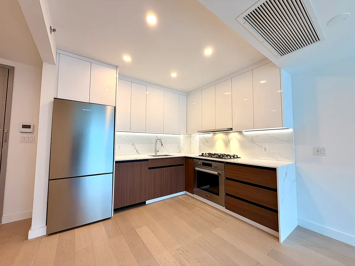 Building Photo - 144-49 Northern Blvd #628