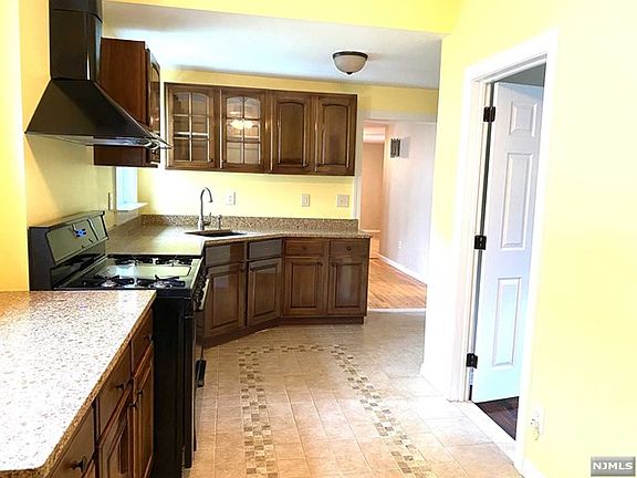 4th image of 335 Post Ave Floor 1