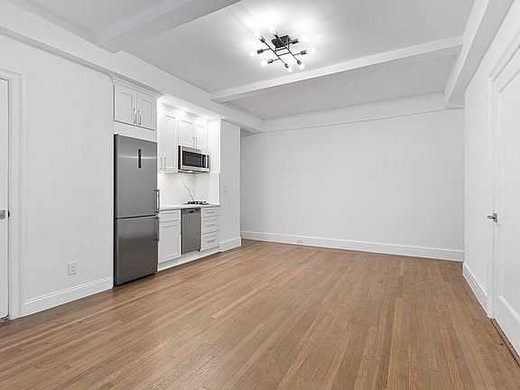 5th image of 157 E 72nd St APT 1C