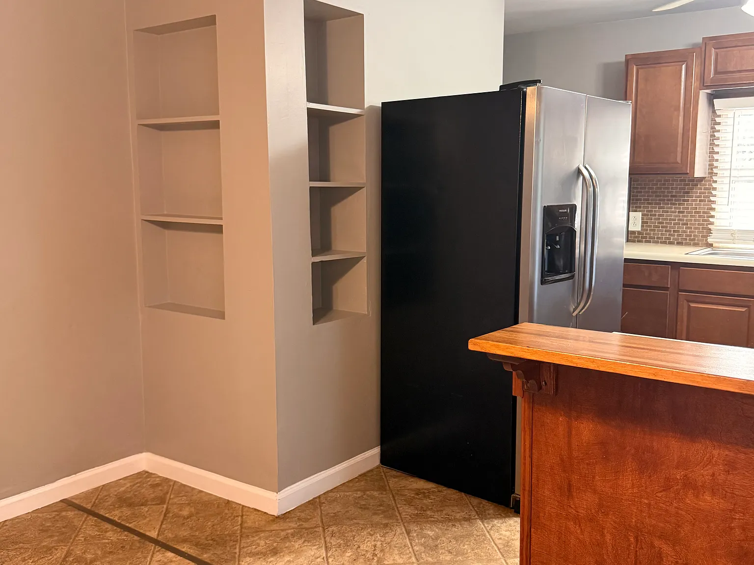 2 bed, 1064 sqft, $1,400 — Photo 3