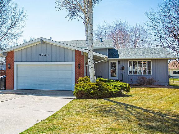 2nd image of 3240 Parkhill Dr