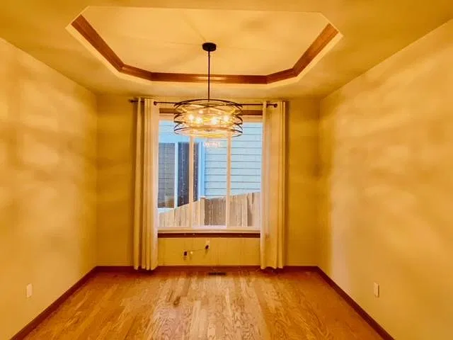 4 bed, 2.5 bath, 2340 sqft, $4,199 — Photo 4