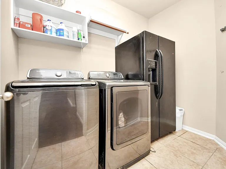 945 Autumn Brook St — Photo 27