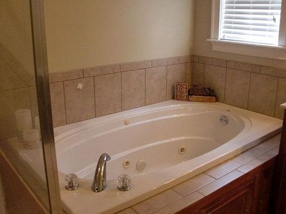5th image of 4400 Summer Hill Pl