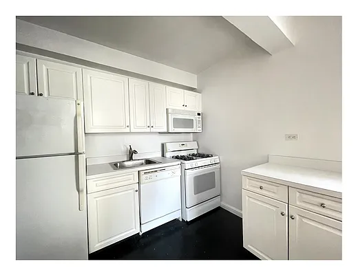 Rented by Stonehenge NYC LLC | media 4