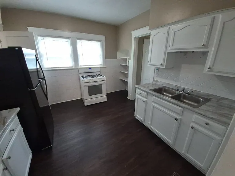 4939 Western Hills Ave — Photo 6