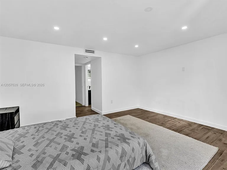 10000 W Bay Harbor Dr #201 — Photo 28