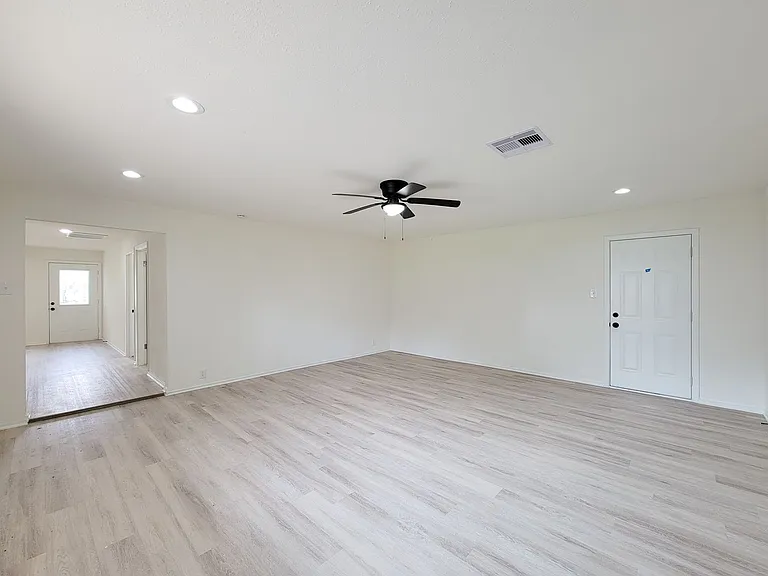 301 Cypress St — Photo 7