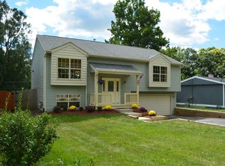 8707 Memory Trl, Wonder Lake, IL 60097