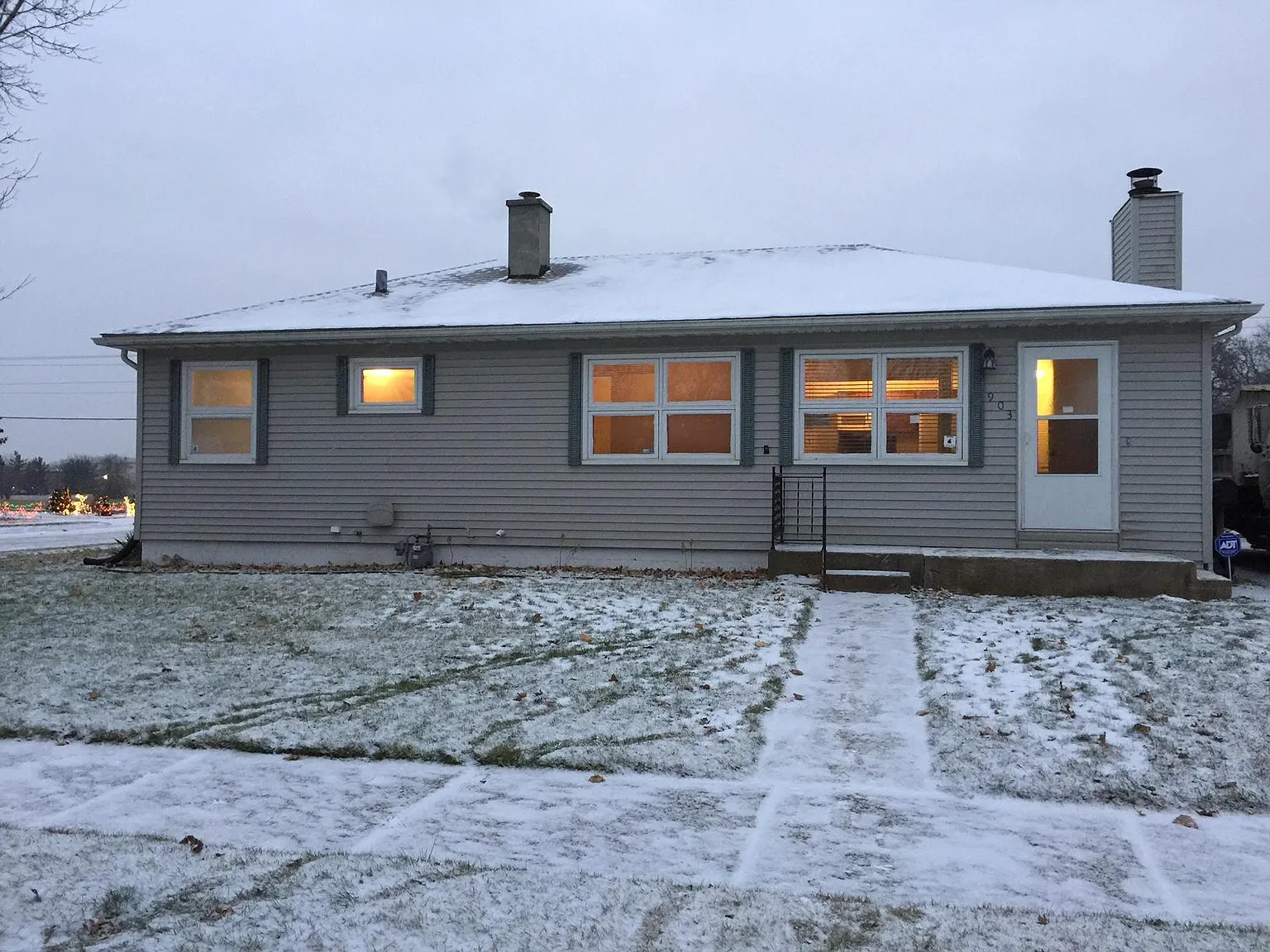 903 Canterbury Dr photo 1