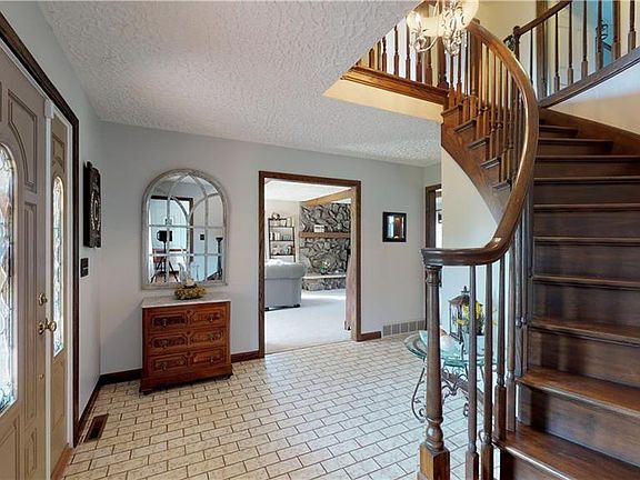 3rd image of 6060 Briar Dr