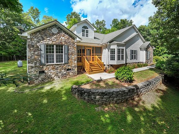 2nd image of 506 Chapel Hill Dr