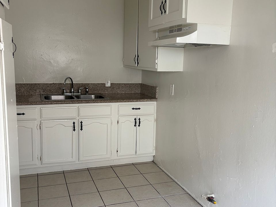 1st image of 10511 S Figueroa St APT 2