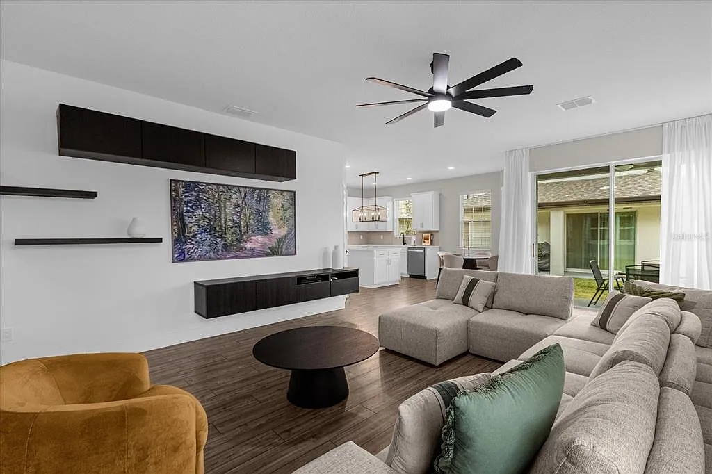 3 bed, 2.0 bath, 1553 sqft, $3,000 — Photo 4