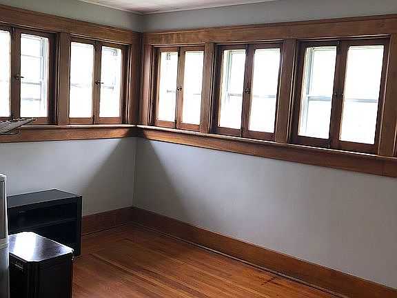 5th image of 260 W 2nd St #1