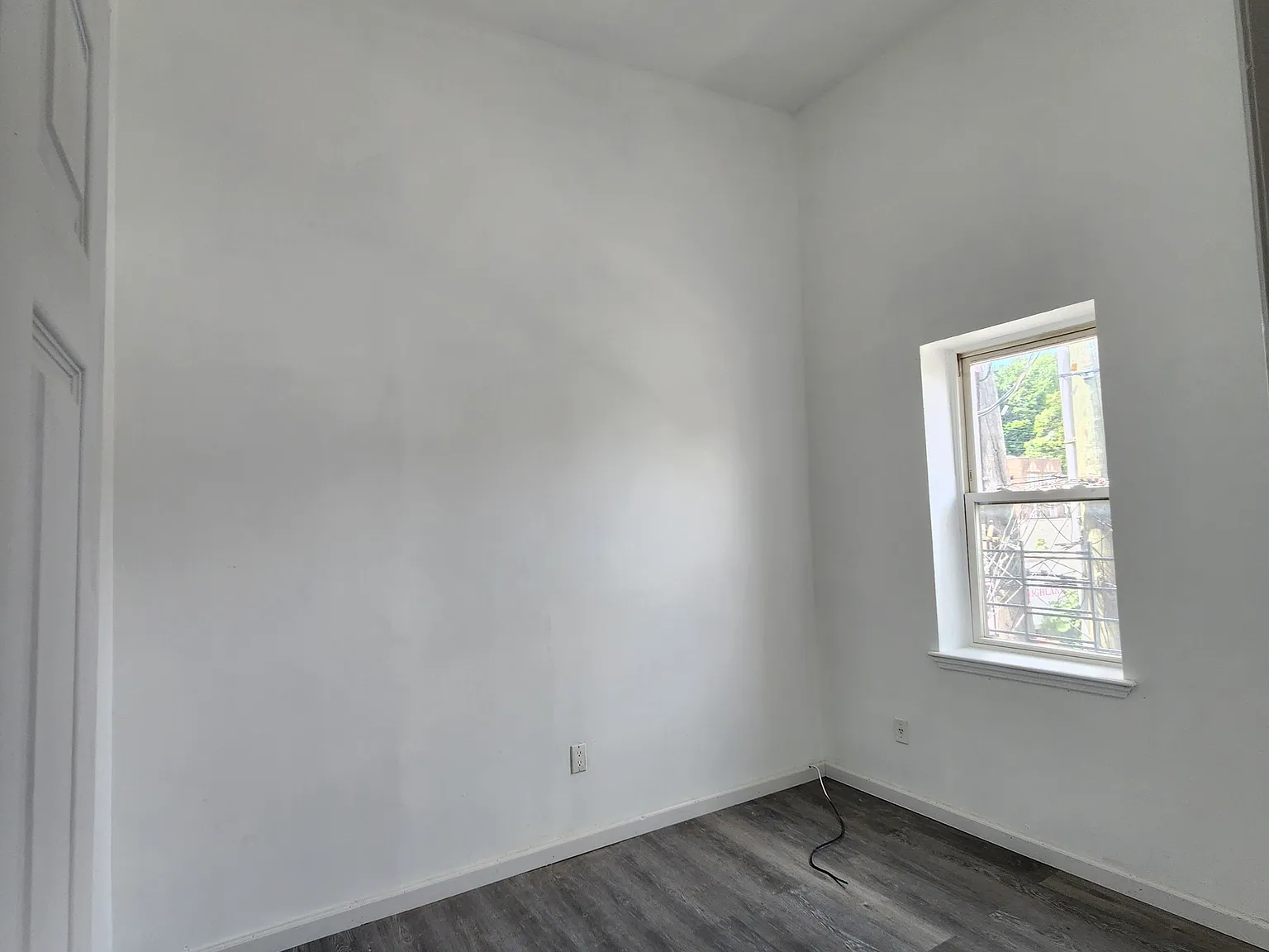 3 bed, 1100 sqft, $3,400 — Photo 2