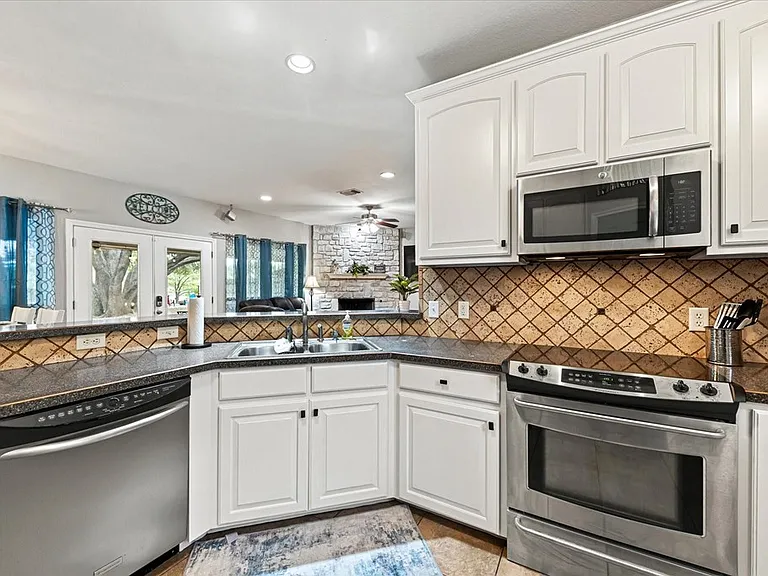 1609 Cheyenne Trl — Photo 10