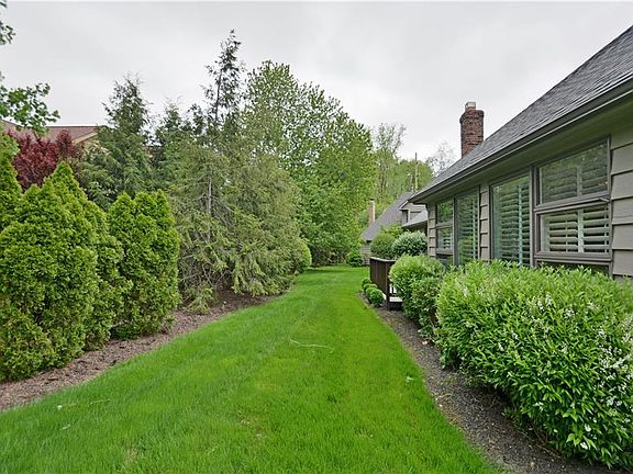 4th image of 1038 Brook Ln
