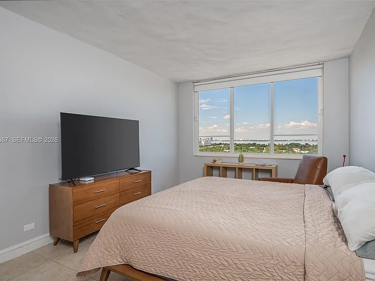 5005 Collins Ave #1506 — Photo 10