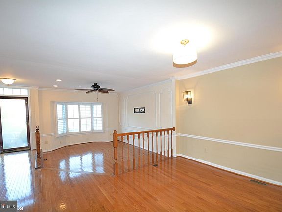 3rd image of 7237 Worsley Way