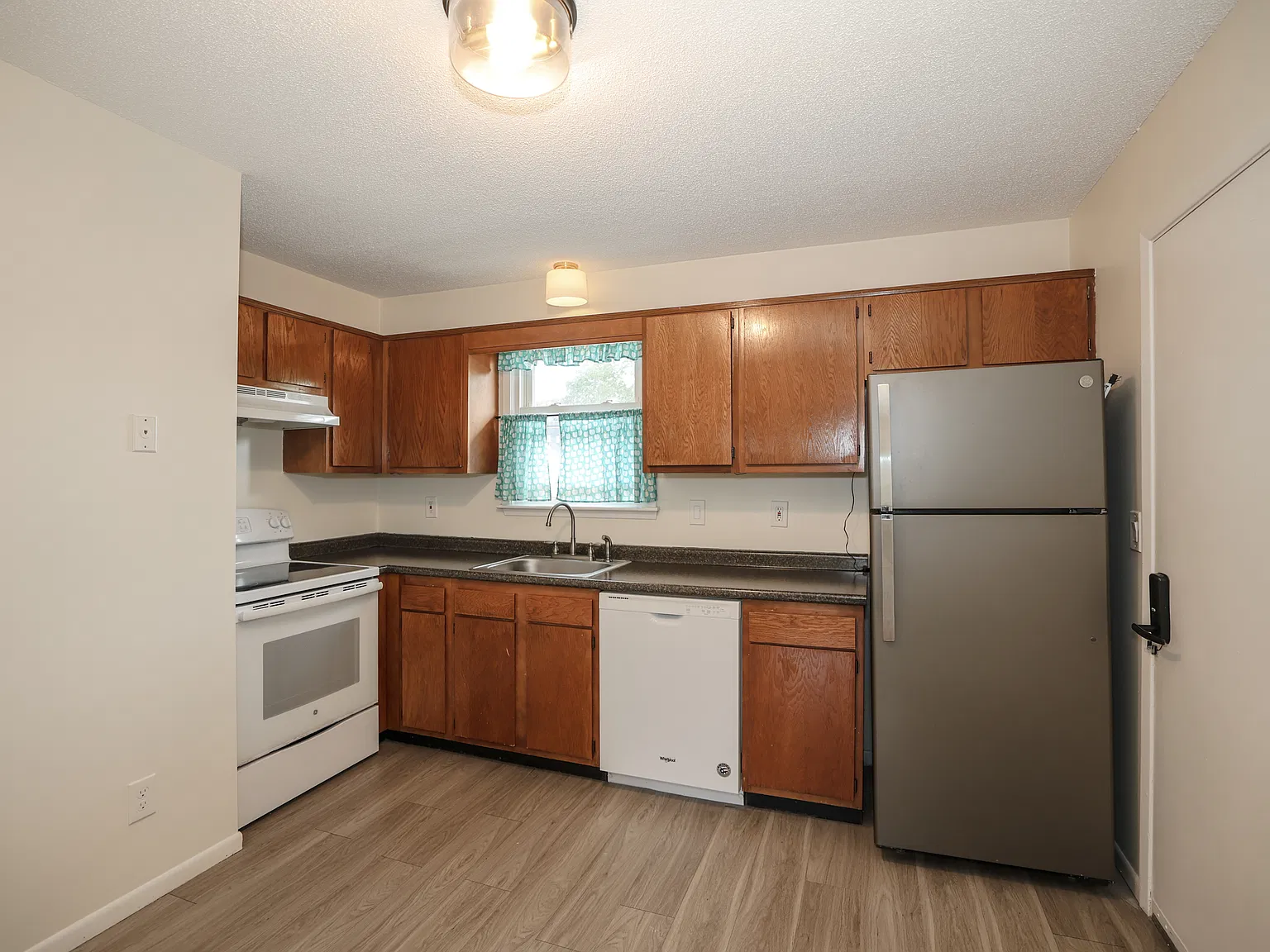 2 bed, 681 sqft, $1,895 — Photo 2