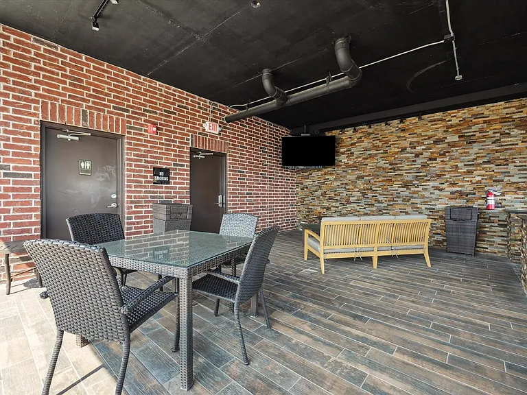 1111 Studewood St #503 — Photo 33