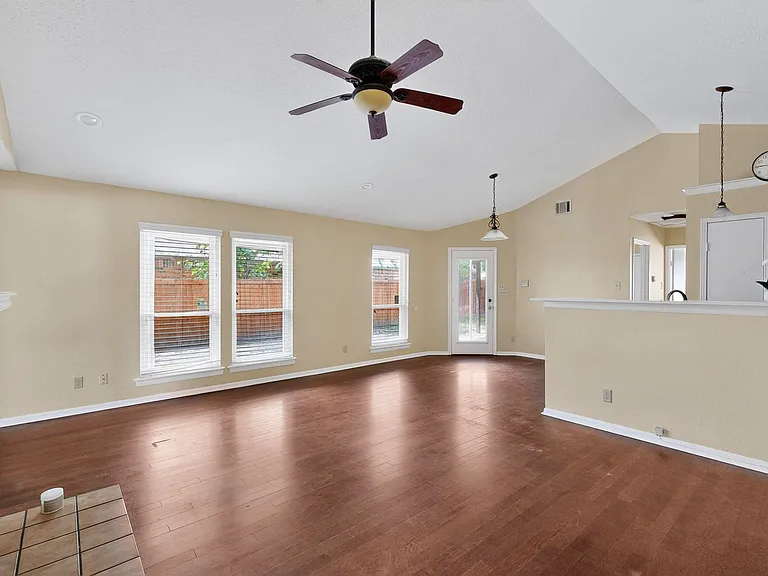 936 Sugarberry Dr — Photo 9