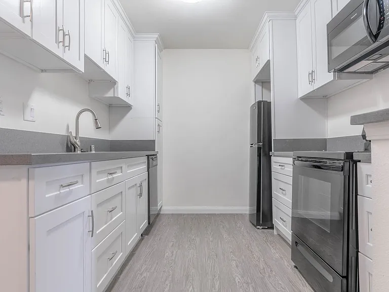 8123 Langdon Ave — Photo 5