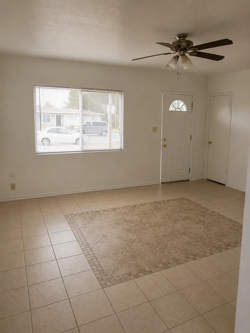 3 Bedroom Home with Large Backyard & Washer/Dryer Hookups — Photo 4