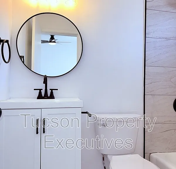 814 N Alvernon Way #A — Photo 10