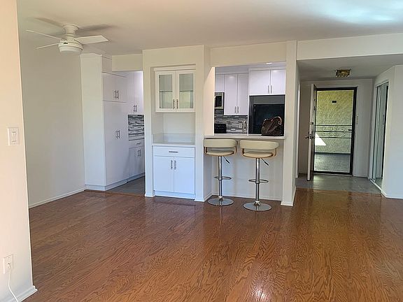 3rd image of 6275 Canterbury Dr Unit 301