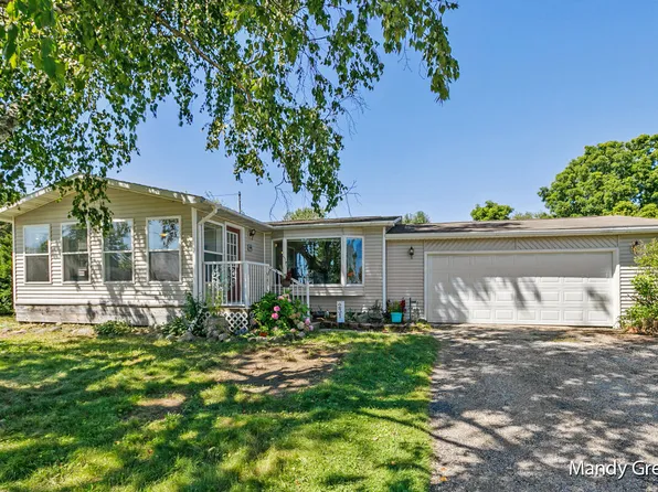 231 Rasmussen Dr, Trufant, MI 49347