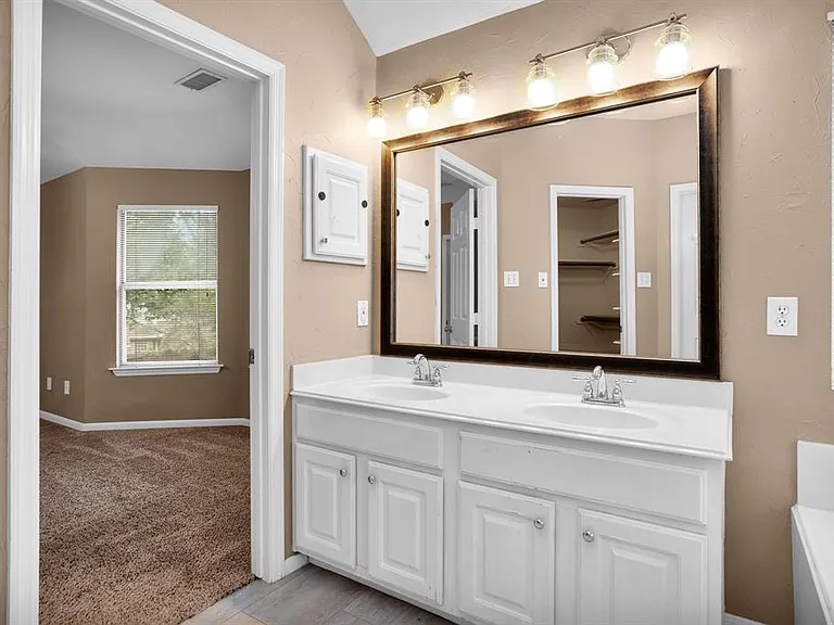 111 S Winterport Cir — Photo 12