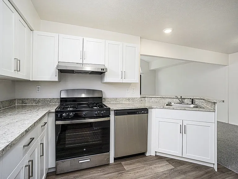 Glenn Valley Apartments — Photo 21