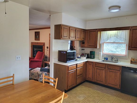5th image of 214 Oakridge Dr