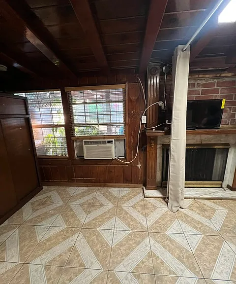 8139 Radford Ave — Photo 5