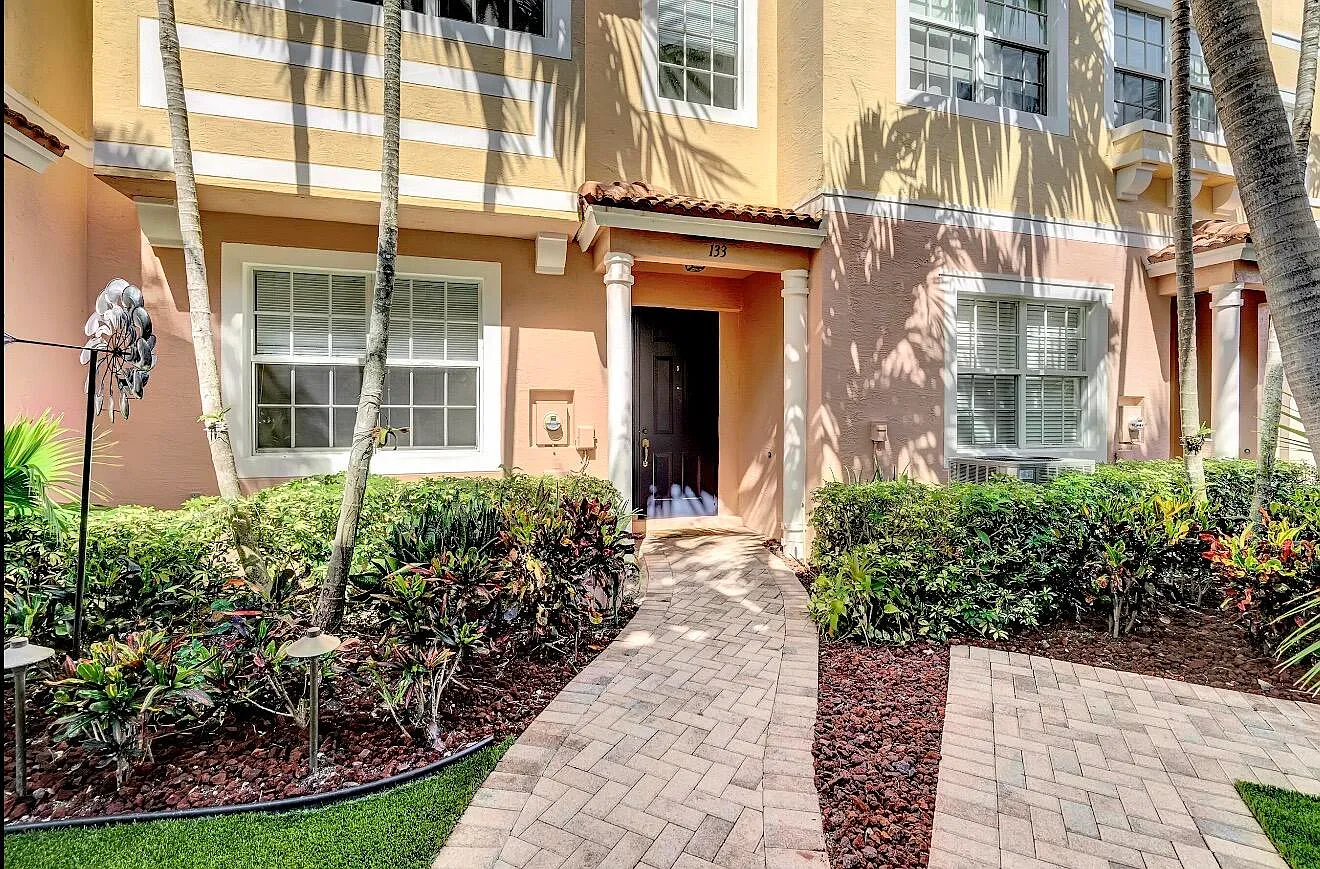 3 bed, 2.5 bath, 1499 sqft, $3,750 — Photo 2