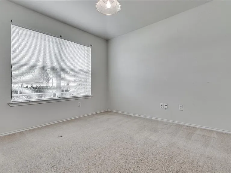 602 Golden Gate Dr — Photo 11
