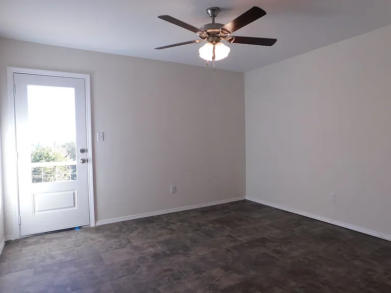 621 Poplar St — Photo 2
