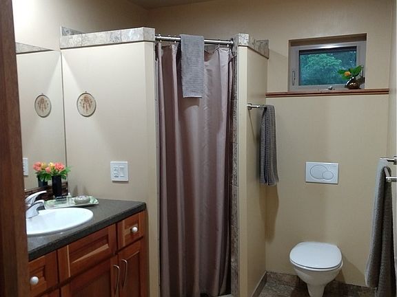 5th image of 652 Vusario Ln