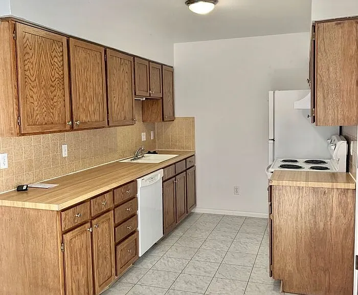 1543 Kennedy Ave — Photo 4