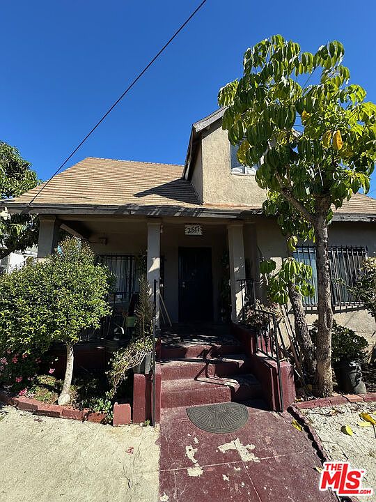 2nd image of 2517 Houston St