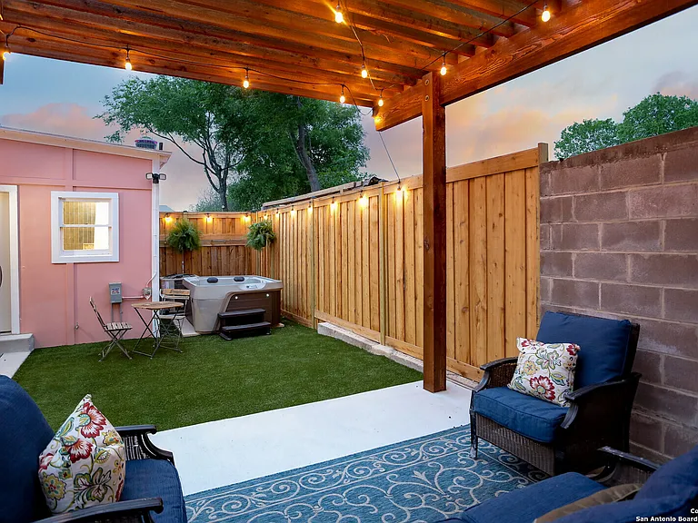 325 Montana St — Photo 46