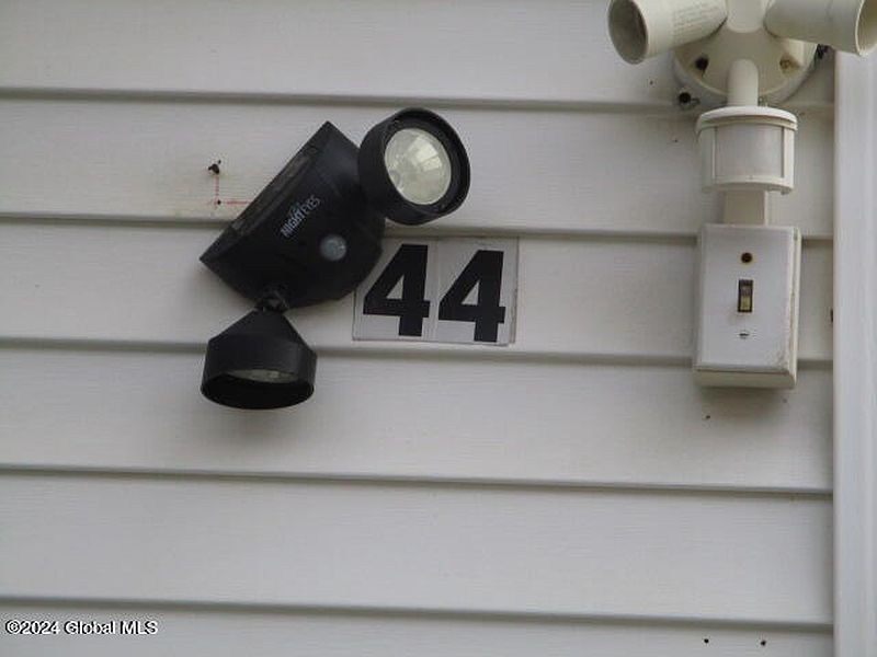 4th image of 44 Clay Hill Road