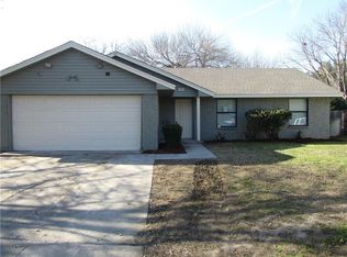 820 Cross Timbers Dr, Fort Worth, TX 76108