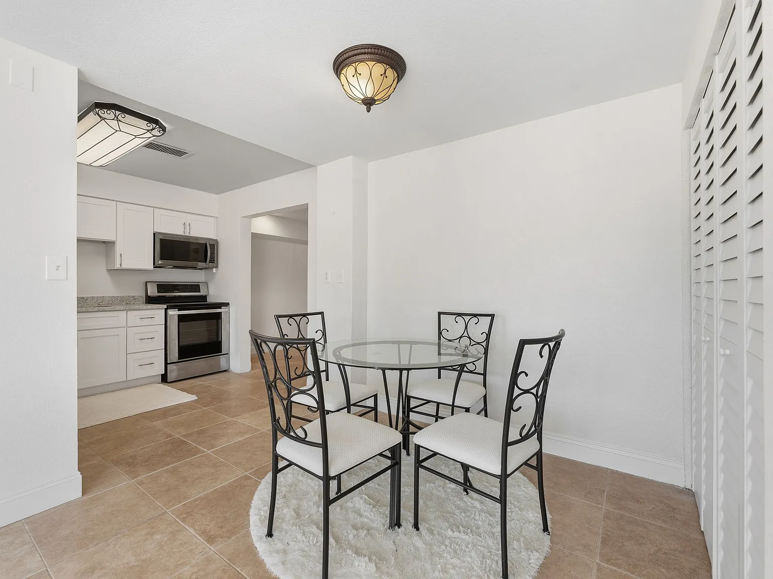 4 bed, 1488 sqft, $950 — Photo 4