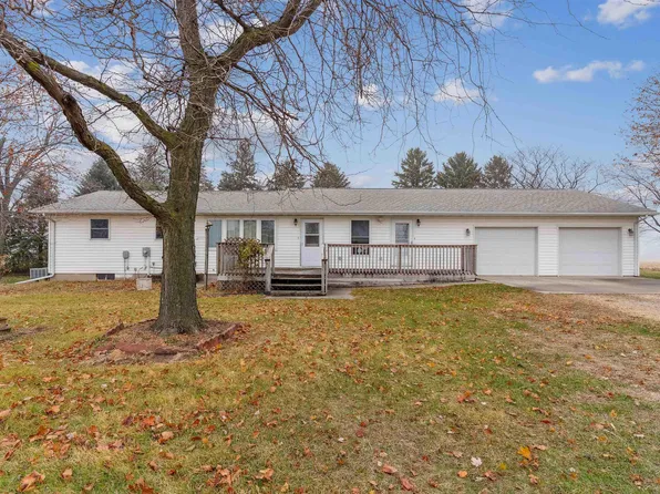 1403 210th St, Independence, IA 50644