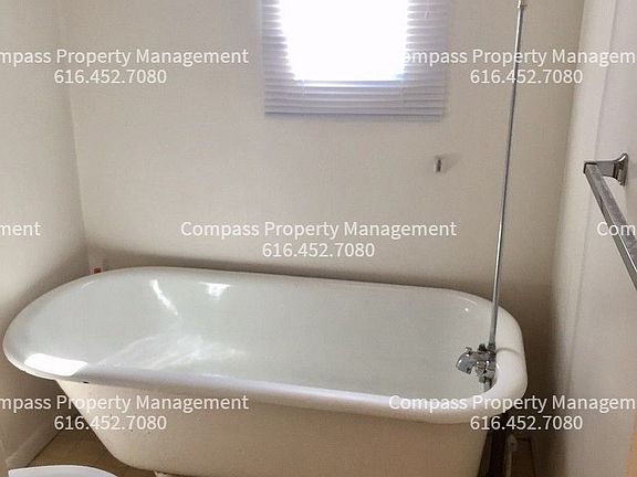 5th image of 617 Crescent St NE APT 2