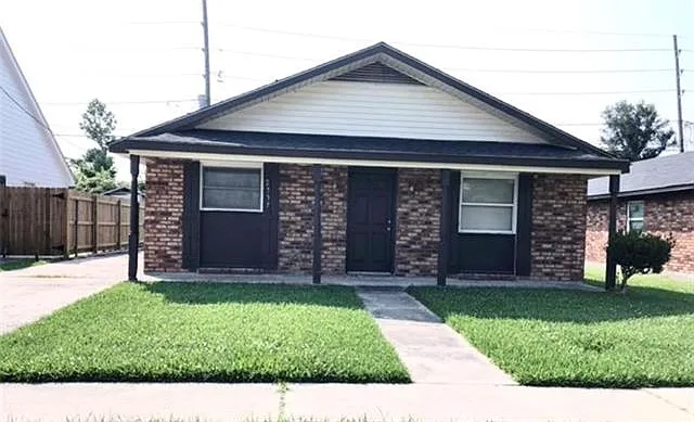 2737 Yorktowne Dr — Photo 1