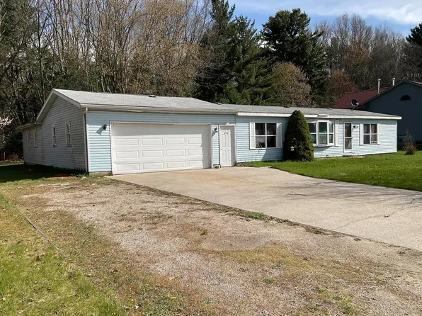 418 Gibbs St, Whitehall, MI 49461